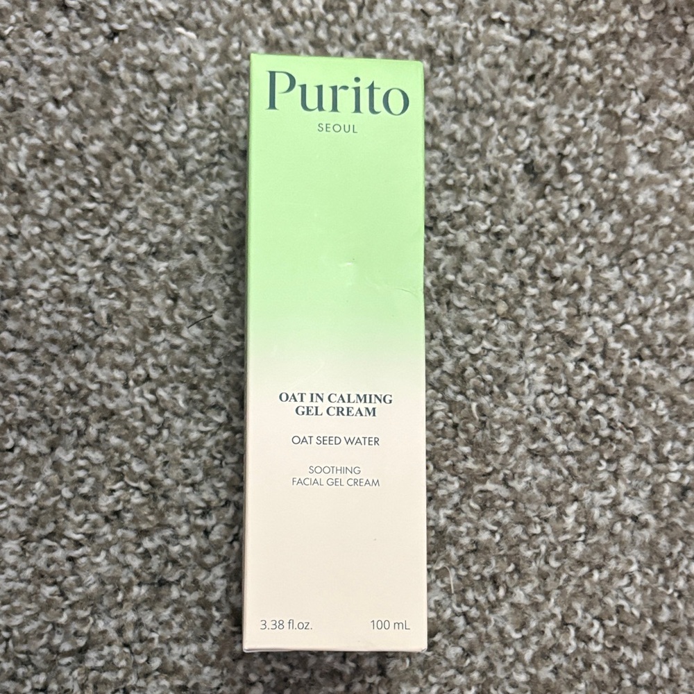 Oat In Calming Gel Cream - Green and Cream